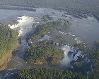 The falls, which are actually made up of 275 waterfalls stretching some 2.5 kilometers (1.5 miles), are taller than the Niagara Falls and twice as wide.